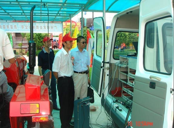 農業(yè)部領導參觀我公司產品